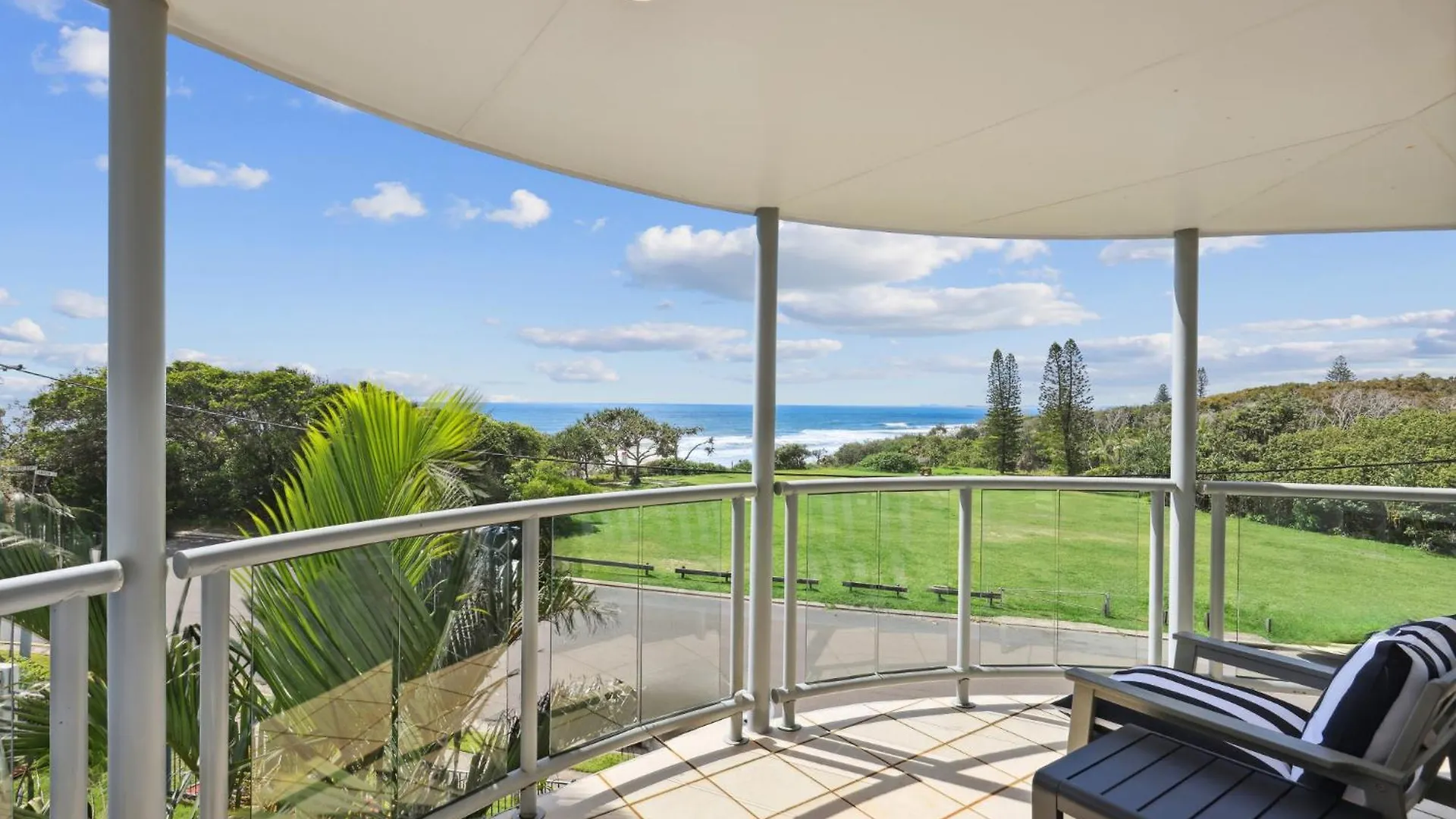 Oceanside Apartment With Views Of Yaroomba Beach