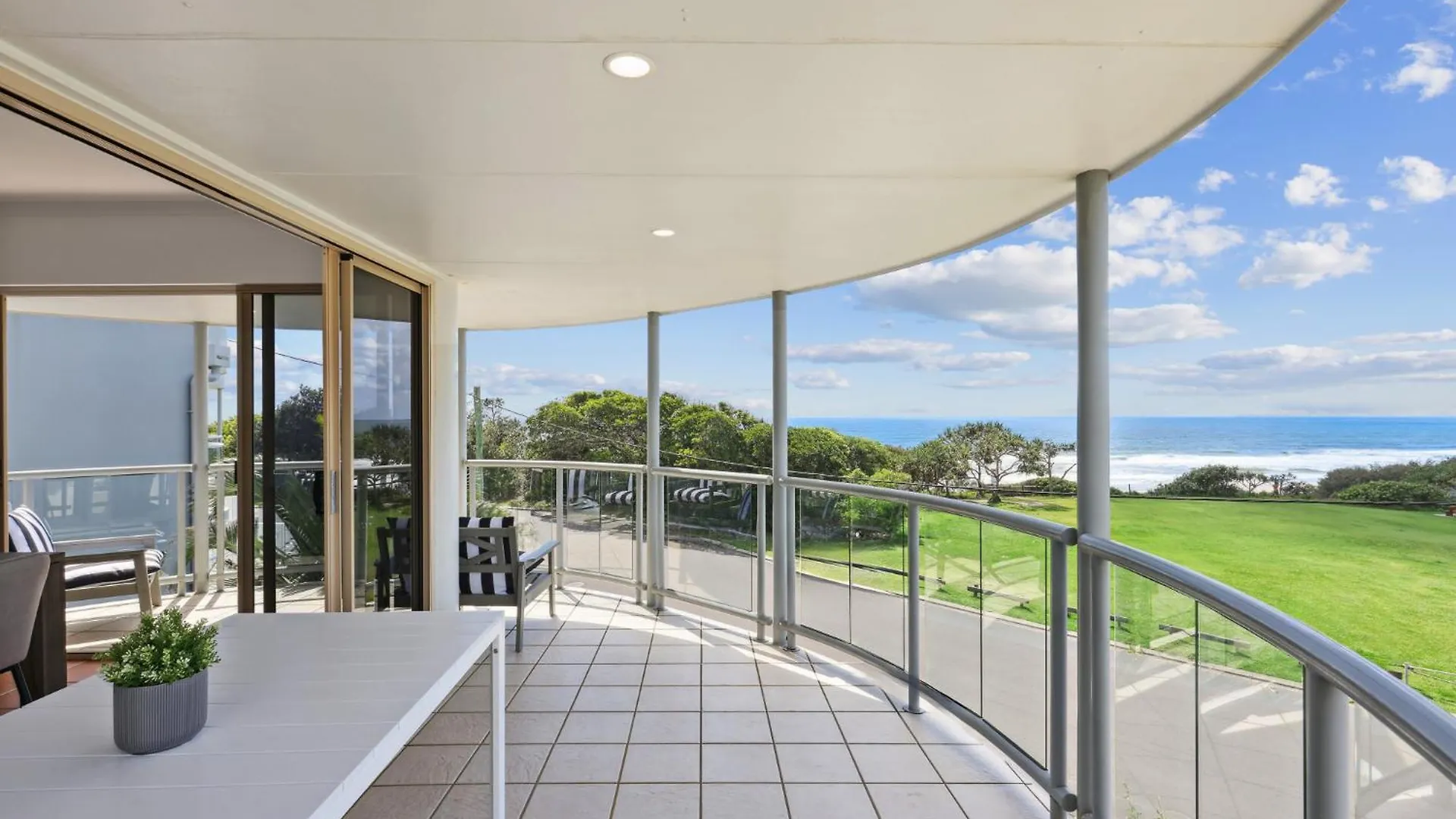 Oceanside Apartment With Views Of Yaroomba Beach Australië