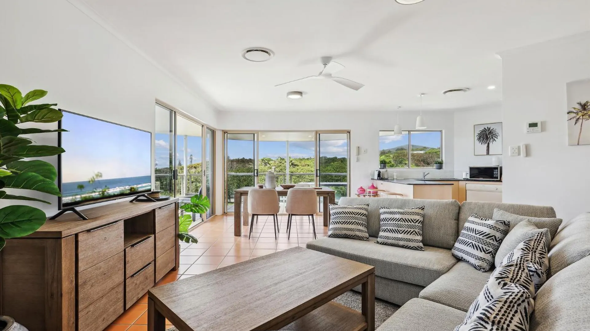 Oceanside Apartment With Views Of Yaroomba Beach