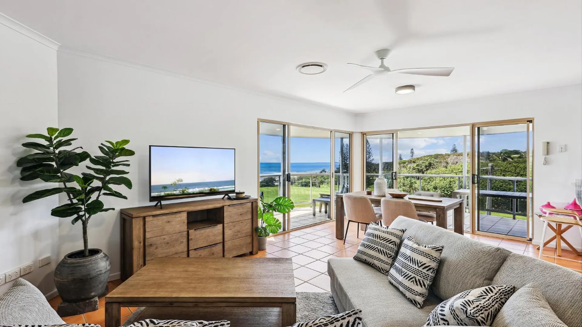 Oceanside Apartment With Views Of Yaroomba Beach